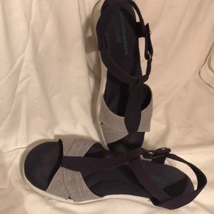 Grasshoppers strap sandals